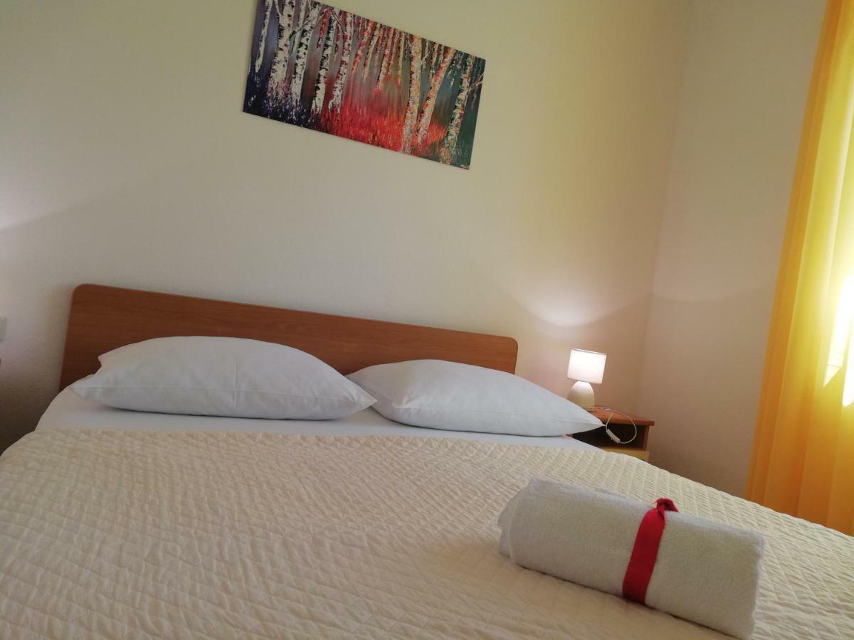 Apartmani Marija Primošten Buitenkant foto